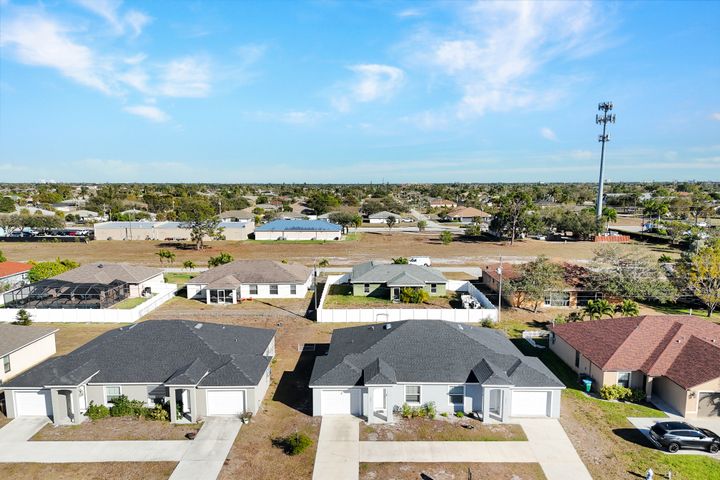 3821 SW 8th Ct