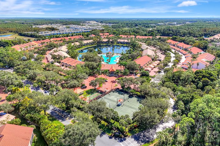 2372 Hidden Lake Dr