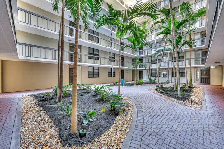 651 Seaview Ct