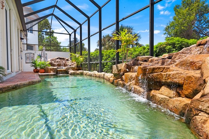 27500 Riverbank Dr