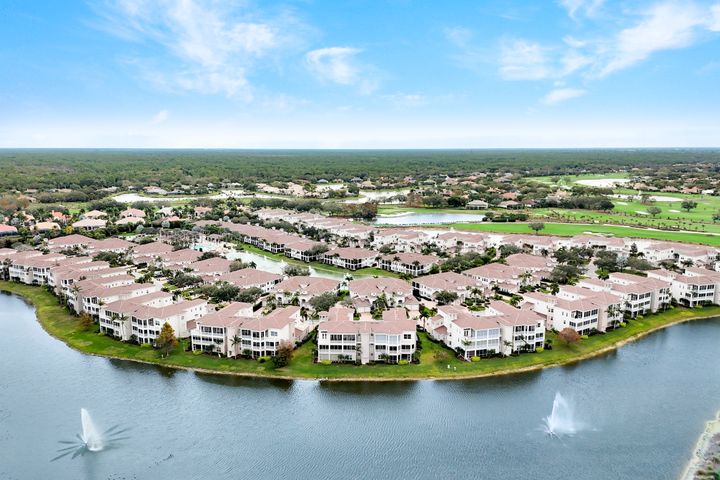 530 Avellino Isles Cir