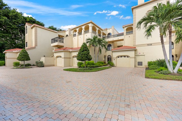 7048 Pelican Bay Blvd