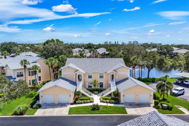 752 Wiggins Lake Dr