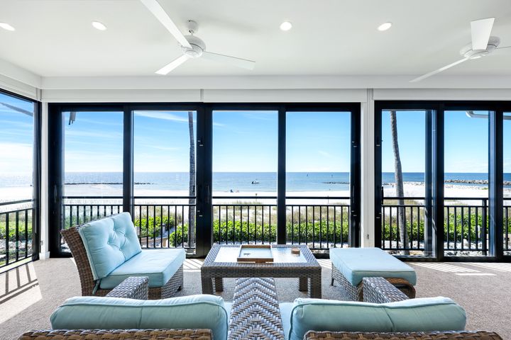 2211 Gulf Shore Blvd N