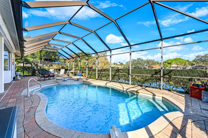9852 Treasure Cay Ln