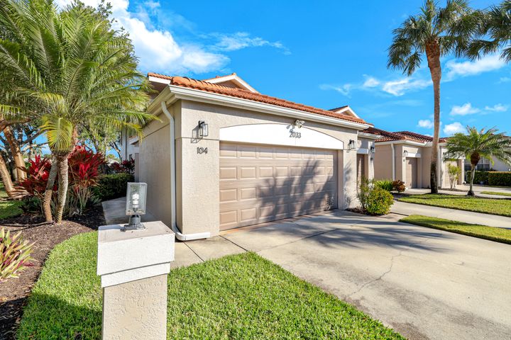 2033 Crestview Way