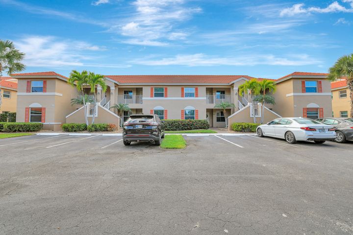 6270 Huntington Lakes Cir