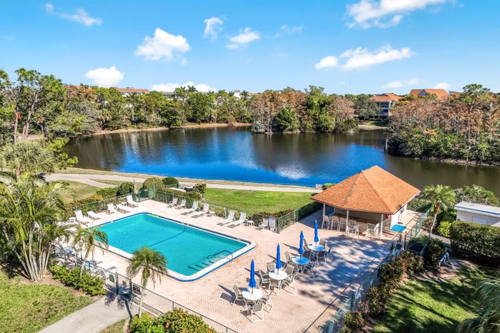 524 Lake Louise Cir