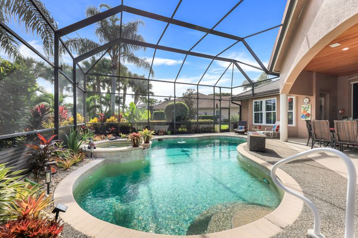 5926 Amberwood Dr