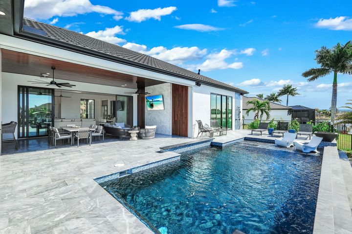 3806 NW 4th St