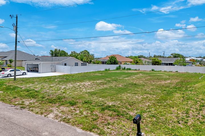 3205 NW 2nd Pl