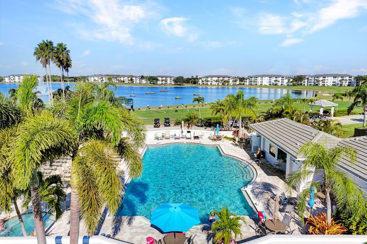 10420 Washingtonia Palm Way