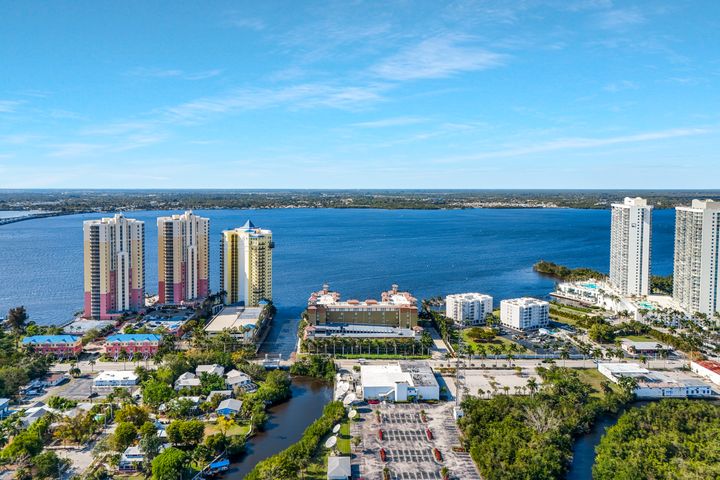 2825 Palm Beach Blvd