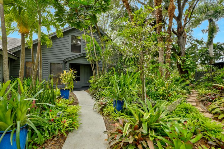 1329 Solana Rd