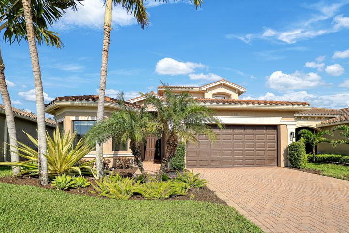 13820 Luna Dr