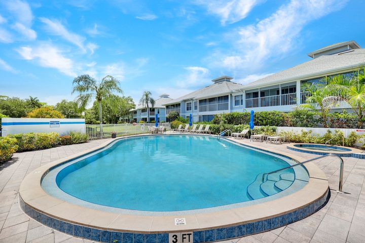800 Misty Pines Cir