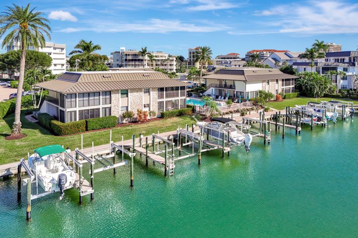900 Huron Ct