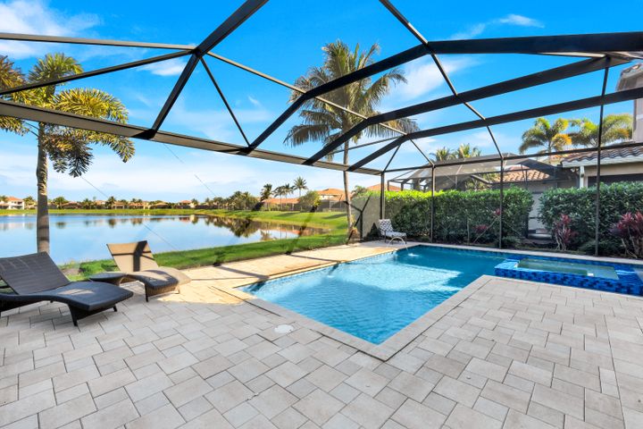 2735 Cinnamon Bay Cir