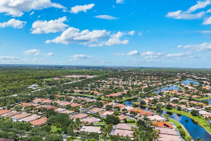 3343 Cayman Ln