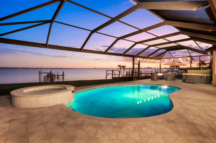 1028 Dolphin Dr