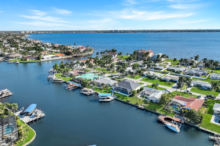 441 Bayshore Dr