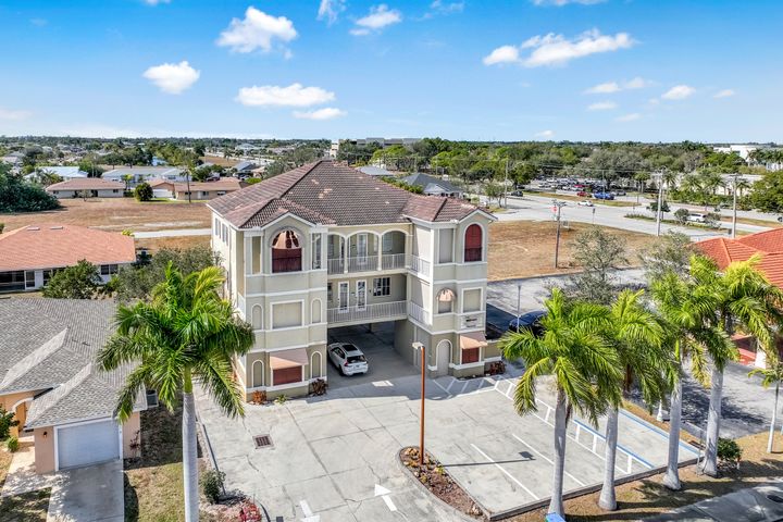1212 Country Club Blvd