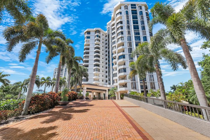 6075 Pelican Bay Blvd