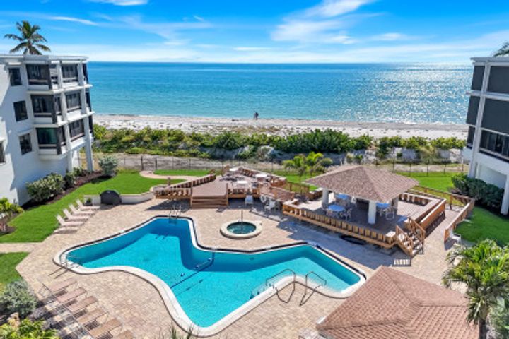2777 W Gulf Dr