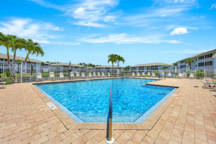 7846 Regal Heron Cir