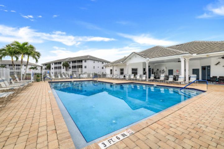 7839 Regal Heron Cir
