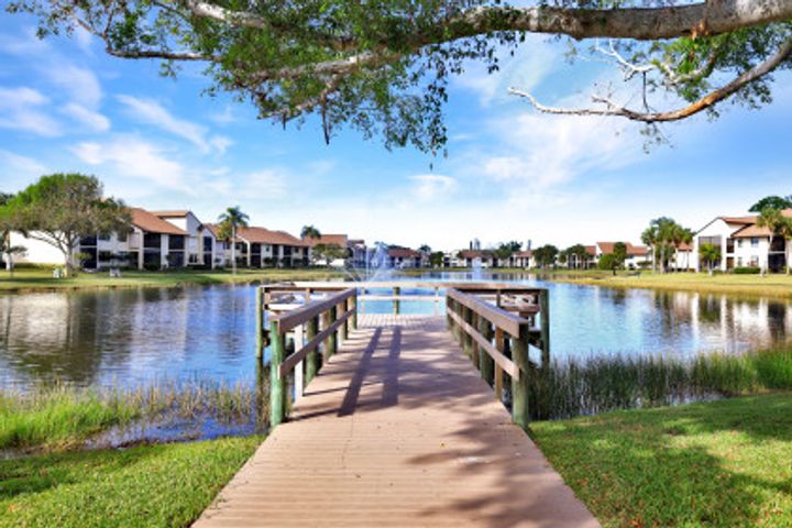 8445 Charter Club Cir
