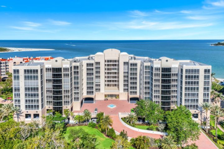 4000 Royal Marco Way