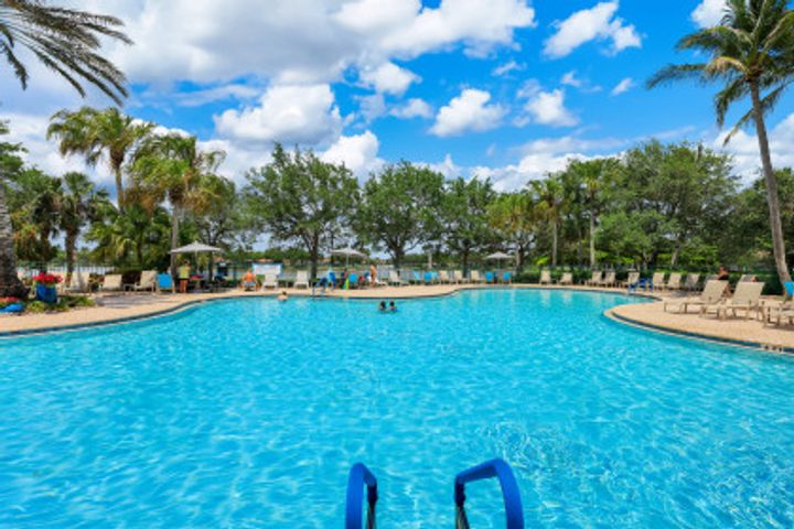 6124 Towncenter Cir
