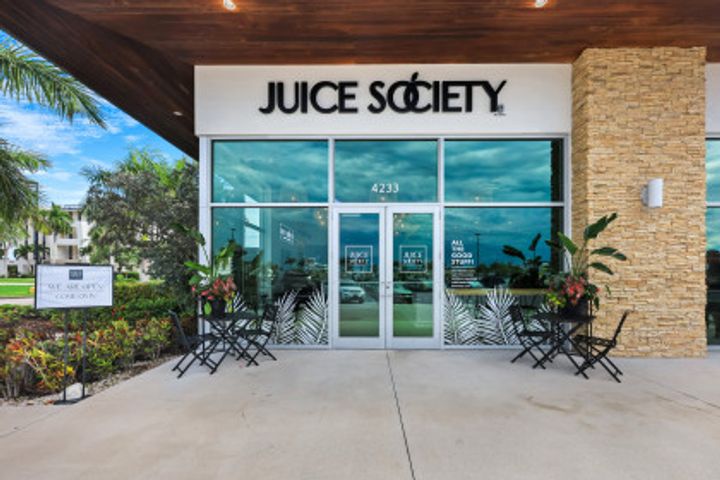 4233 Tamiami Trl N