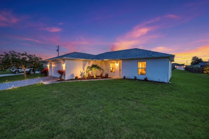 1317 NE 9th Ave