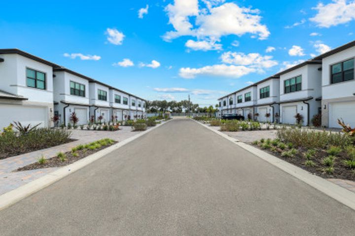 27907 Radiant Ct