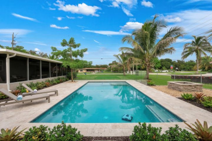 1007 Wilshire Dr