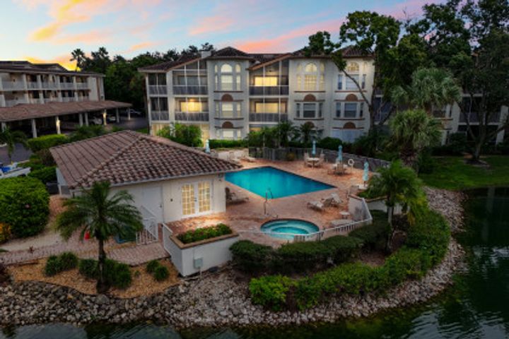 6030 Chardonnay Ln